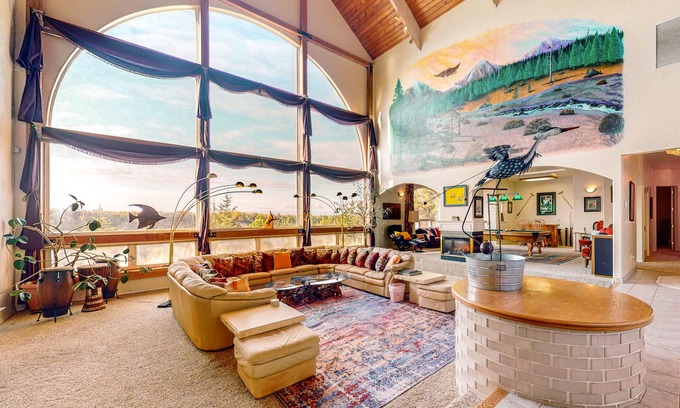 Florence Casa | ¡NUEVO LISTADO! Impresionante, amplia casa frente al río con jacuzzi privado y sauna