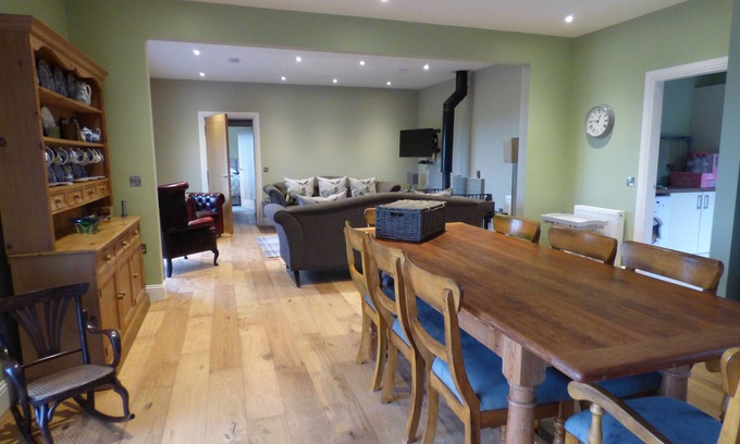 Crieff Cabaña | Stunning Strathview Cottage - sleeps 8 guests in 4 bedrooms