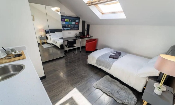 Selly Oak Casa | Stunning Studio by Queen Elizabeth Hospital