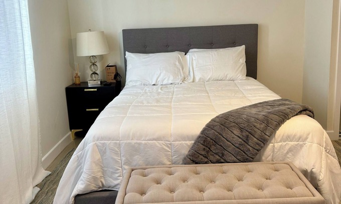 Valley Village Apartamento | Stunning Studio located in the alluring Valley near major attractions!