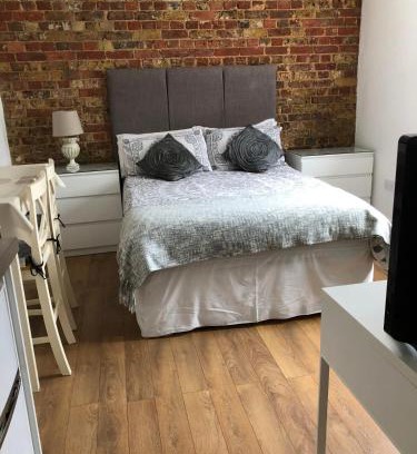 Banstead Apartamento | Stunning Studio1, Banstead with free off st parking
