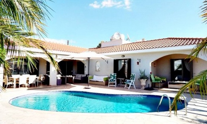 Emba Villa | Impresionante, elegante y espaciosa villa de 3 dormitorios con piscina privada
