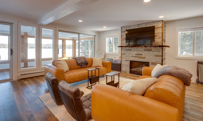 Sunapee Cabaña | Stunning Sunapee Lake Getaway w/ Hot Tub!