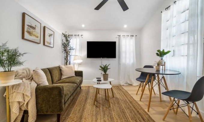 East Ybor Apartamento | Stunning tiny house in Ybor City Tampa - 1.5 miles to downtown