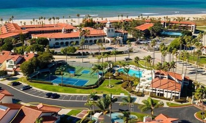 Oxnard Shores Casa | Stunning Townhome in a Prime Oxnard Beach. Perfect for Digital Nomads!