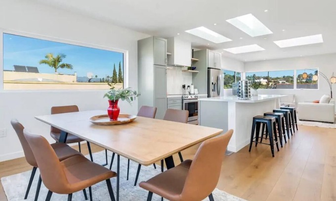 East Hollywood Casa | Stunning Tri-Level Townhome