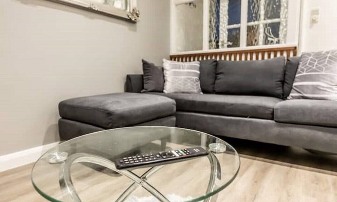 Swindon Apartamento | Stunning Two Bedroom with Two en-suites, Free Parking, Pet Friendly