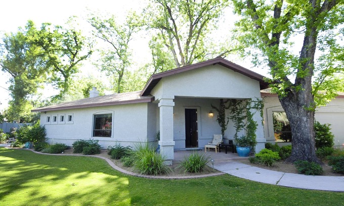 Los Olivos Casa | OCULTOS, IMPRESIONANTES, ULTRA CONTEMPORÁNEOS, CASA DE HUÉSPEDES EN EL CENTRO HISTÓRICO PHOENIX
