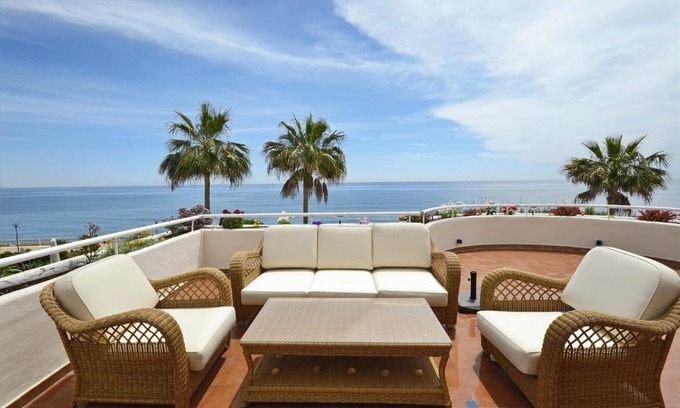 Buenas Noches Apartamento | Stunning unobstructed 180 degree sea view apartment with 100 square meters terrace - Costa del Sol - Estepona