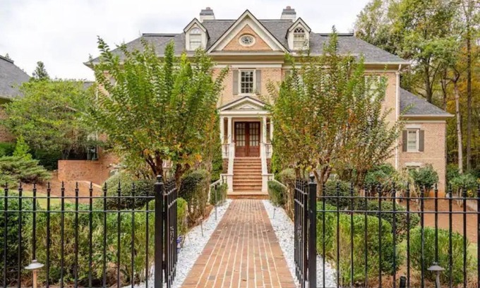 Acworth Villa | Perfecto alquiler semanal y mensual cerca del lago en una mansión