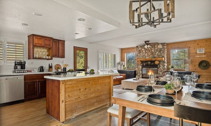 Eagle Mountain Estates Casa | Stunning Big Bear Retreat | Ping Pong & Pool Table