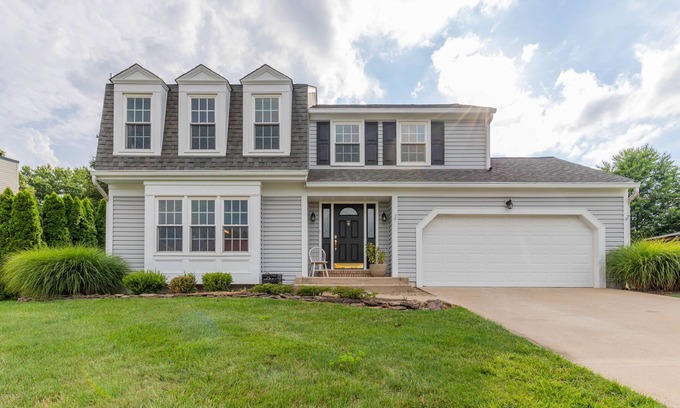 Fairfax Casa | Stunning Vacation Home /Screen Room/Private Theatre/Fire pit