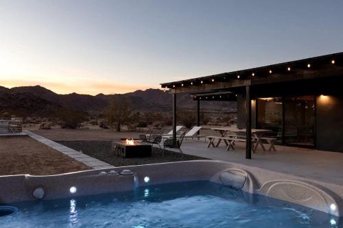 Joshua Tree Casa | Stunning Vacation Rental with Hot-tub and Fire place in Joshua Tree, California