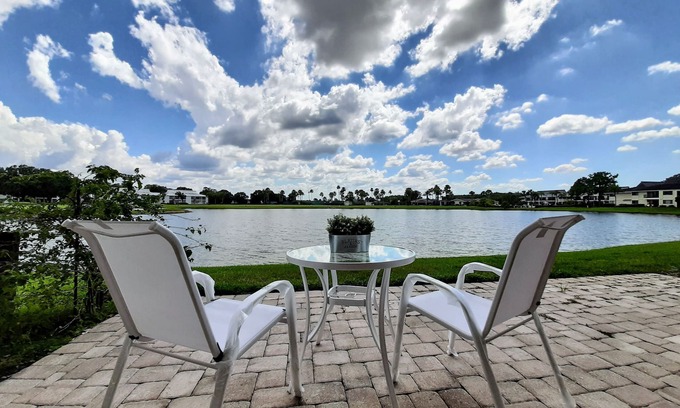 Wesley Chapel Condominio | Increíble patio frente al lago - Saddlebrook 2bed / 2bath Condo