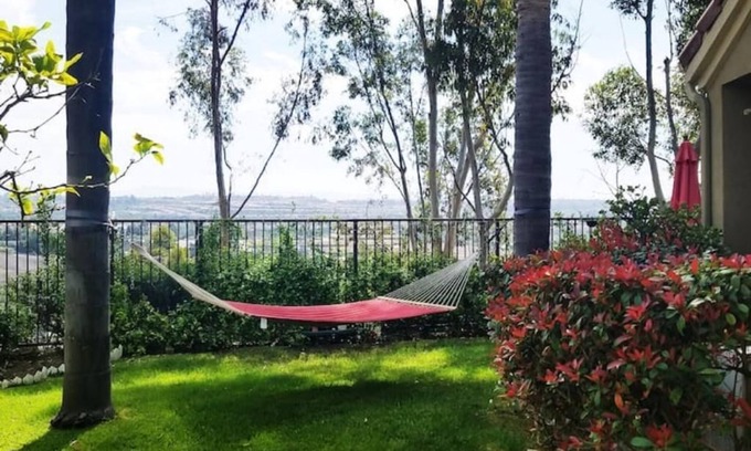 Aliso Viejo Casa | Stunning View Getaway - 2 bdrms, 2.5 baths & Pool