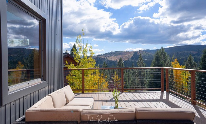 Truckee Casa | Impresionante vista de casa perfecta para familias que aman las actividades al aire libre