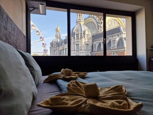Statiekwartier Apartamento | Stunning View + Japan Design Bed @ Central Station