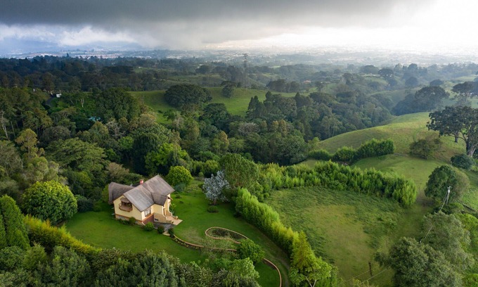 Roble Casa | Casa los Cielos con vista espectacular de San Jose