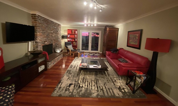 Central Oregon Apartamento | Stunning Views, 2BR 2BA convenient to Hayward Field