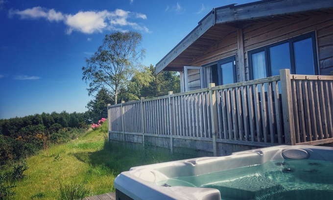 Forres Cabina | Impresionantes vistas desde el jacuzzi, idílico, elegante y privado.