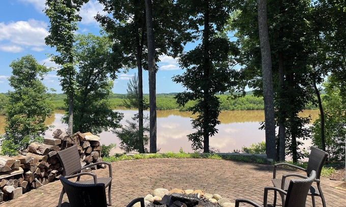 Southmont Casa | Stunning views from this lakeside cottage. Sleeps 8-11.