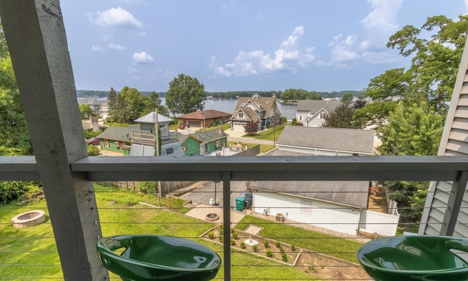 La Porte Casa | Stunning Views, Pet Friendly La Porte Lake Home