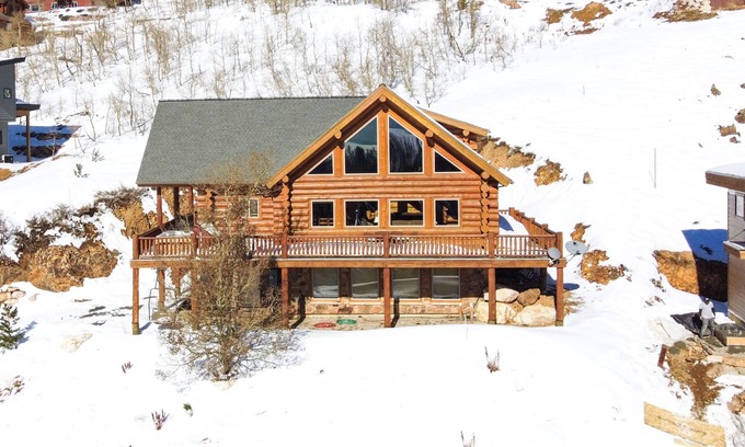 Powder Mountain Cabina | Stunning views, slopeside, welcoming cabin with hot tub and room for everyone