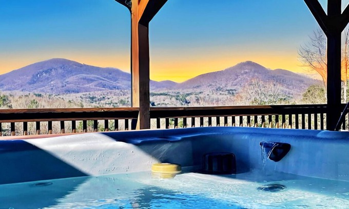 Helen Cabina | Stunning Views, Hot Tub, Pool Table & so much more!