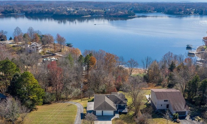 Estill Springs Casa | Stunning Views with a private dock and hot tub. Great for getting together!