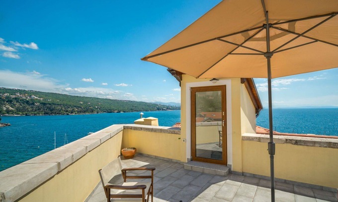 Volosko Villa | Estupenda casa de vacaciones para 4 personas con A/C, WIFI, TV, terraza y aparcamiento