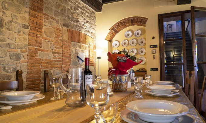 Petrognano Casa | Maravillosa casa de vacaciones para 6 personas con WIFI, A/C, TV y aparcamiento, cerca de Lucca