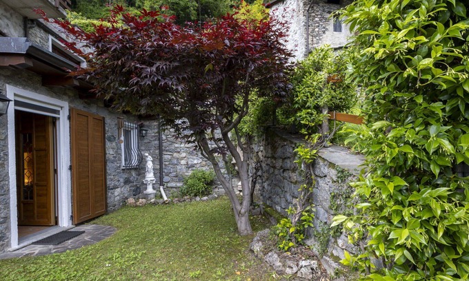 Traona Casa | Stunning villa for 6 people with WIFI, TV, patio, pets allowed and parking