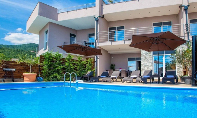 Mihotici Casa | Maravillosa casa de vacaciones con piscina privada, A/C, WIFI, TV, terraza y aparcamiento