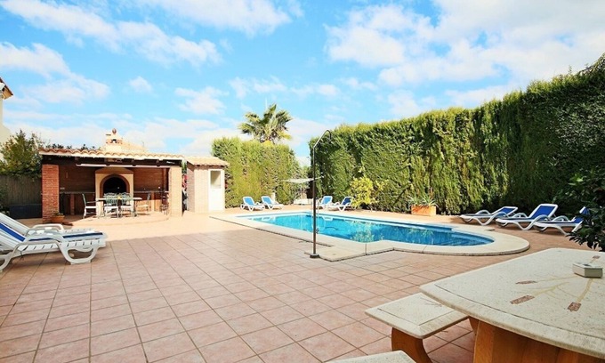Coin Villa | Villa cerca de la moneda con piscina privada, tenis de mesa y mesa de billar: visita virtual 360