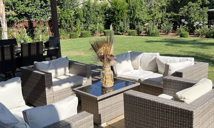 Woodland Hills Casa | IMPRESIONANTE NUEVA VILLA Retiro en un exclusivo vecindario seguro.