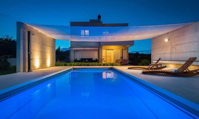 Dugopolje Villa | IMPRESIONANTE VILLA SOFIA CON PISCINA CLIMATIZADA EN EL INTERIOR SPLIT