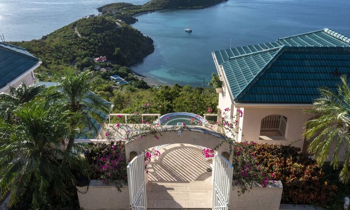 Point Rendezvous Villa | Impresionante villa con piscina, jacuzzi, vistas al mar de 180 grados