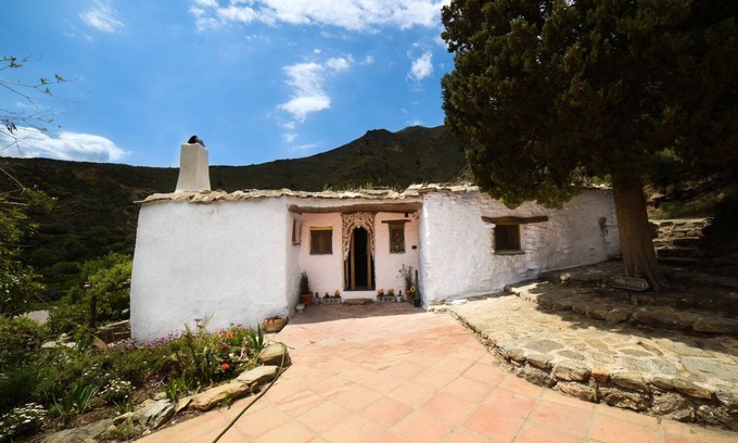Orgiva Casa | Stunning Villa with Sauna, Swimming Pool and Yoga Space