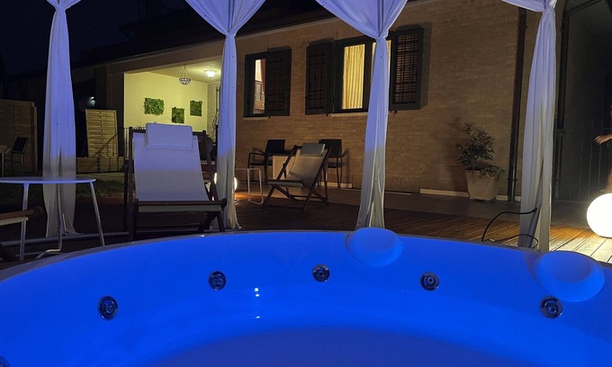 Castelnuovo Villa | Casa de vacaciones con WIFI, sauna, bañera de hidromasaje, A/C, TV, patio, vista panorámica