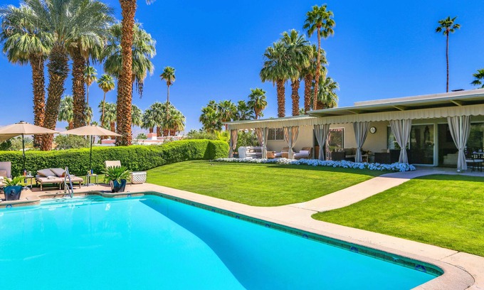 Palm Desert Villa | Impresionante Villa en 1/2 Acre lote a pie de El Paseo - Tarifas de verano y especiales