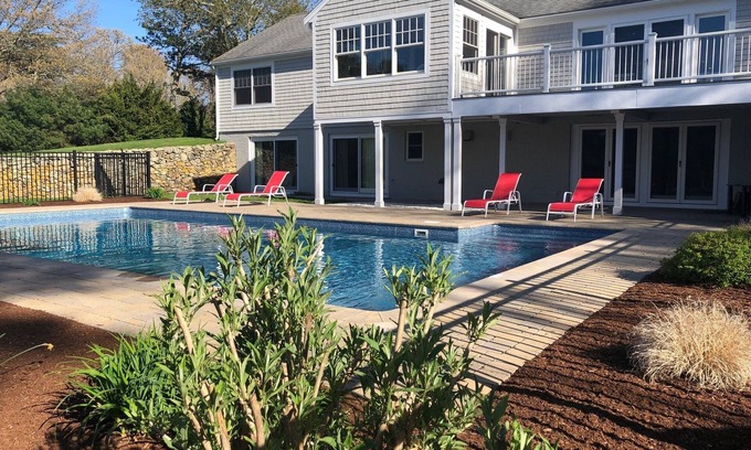 Yarmouth Port Casa | Impresionantes vistas al agua y propiedad de calidad en un lugar privado.