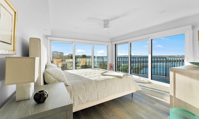 Bradenton Condominio | Stunning Waterfront 2-bedroom condo with AC, WiFi on the Riverwalk in Bradenton