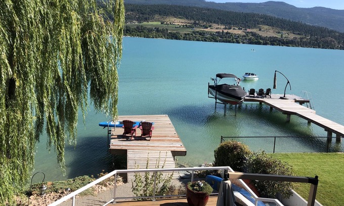 Vernon Casa | Stunning Waterfront on Vernon's Kalamalka Lake w 3 Bedrooms
