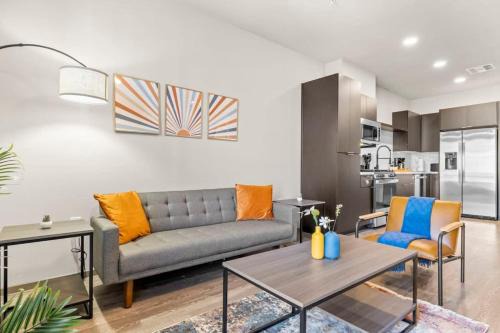 Glendale Sports and Entertainment District Apartamento | Stunning Westgate CozySuites by stadium with pool 12