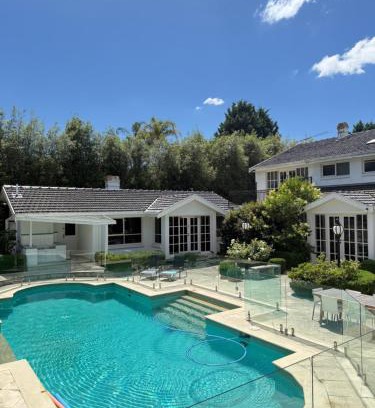 Templestowe Casa | Stunning White House Luxury Retreat In Templestowe