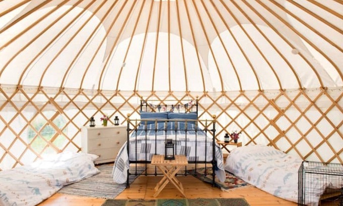 Lanteglos Cabina | Stunning Yurt 'Pencarrow' with hot tub close to hidden coves