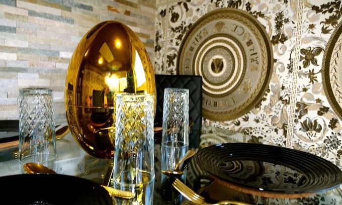 Rotherham Apartamento | Stunningly Opulent Gold Apartment Near Sheffield FULL SKY TV
