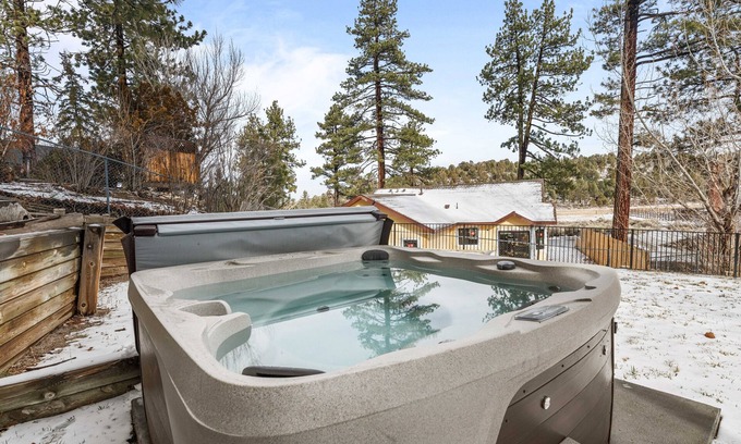 Big Bear Chalet De Esquí | ✅ StunningViews, GameRoom, BBq, FirePit, HotTub, Spacious & Cozy