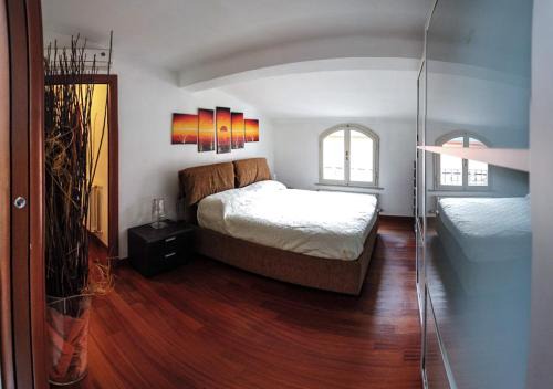 Carrara Apartamento | STUPENDA MANSARDA CENTRALISSIMA, finiture di lusso