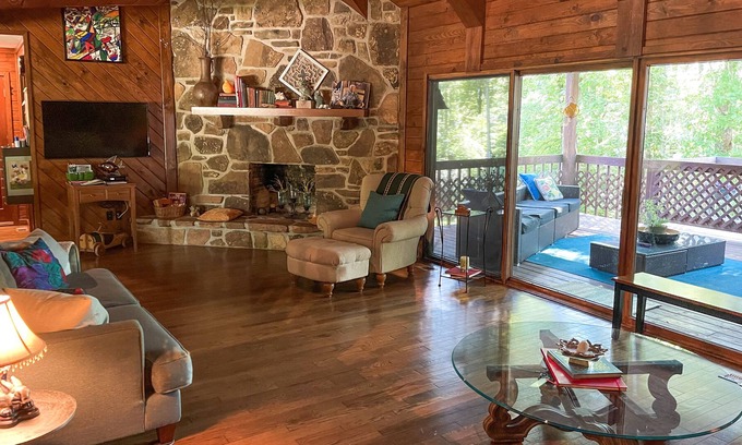 Springville Casa | Style and comfort in nature’s year-round paradise